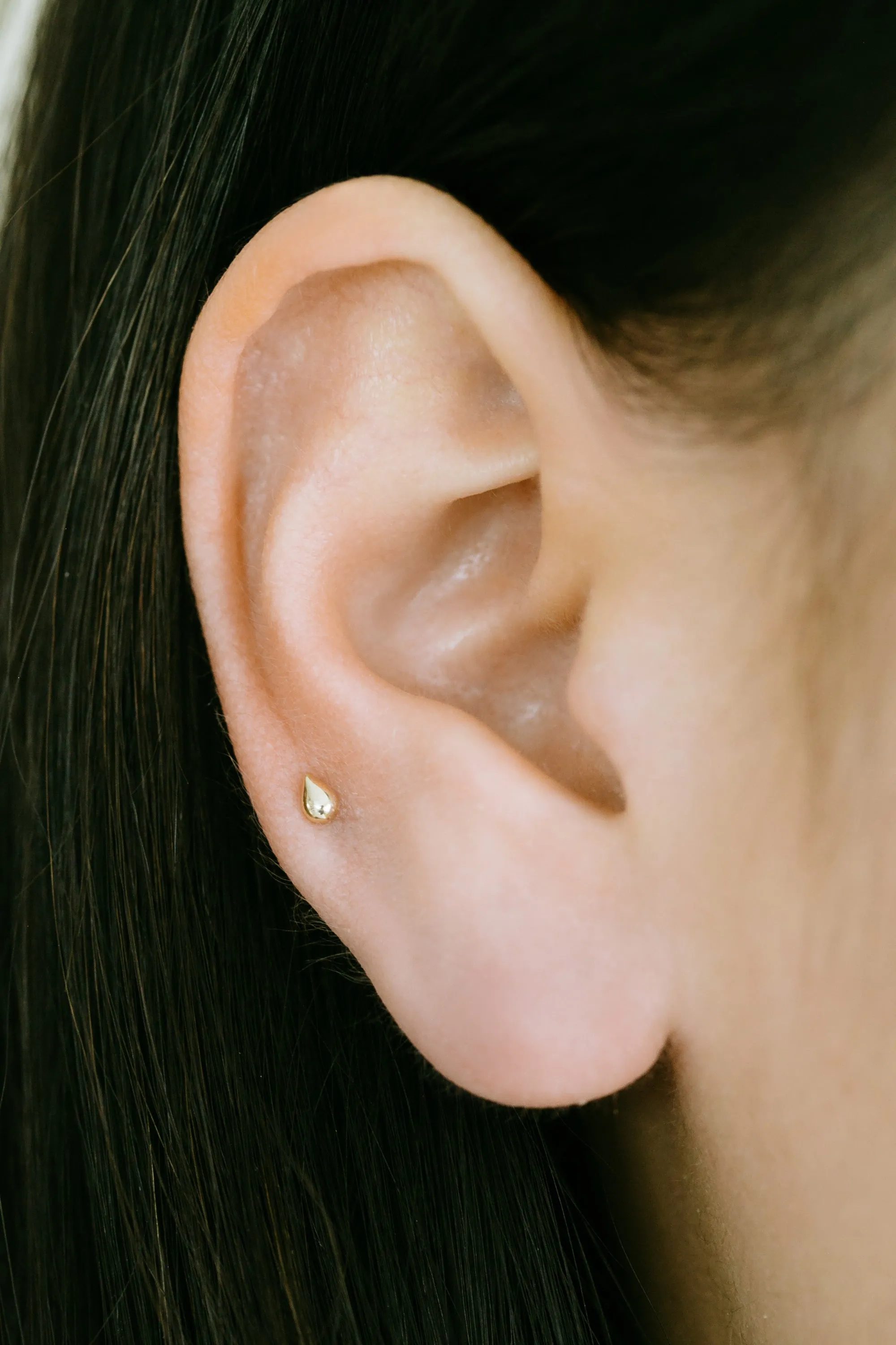 14k Gold Minimalist Teardrop Raindrop Cartilage Tragus Helix Lobe Internally Threaded Flat Back Earring Labret