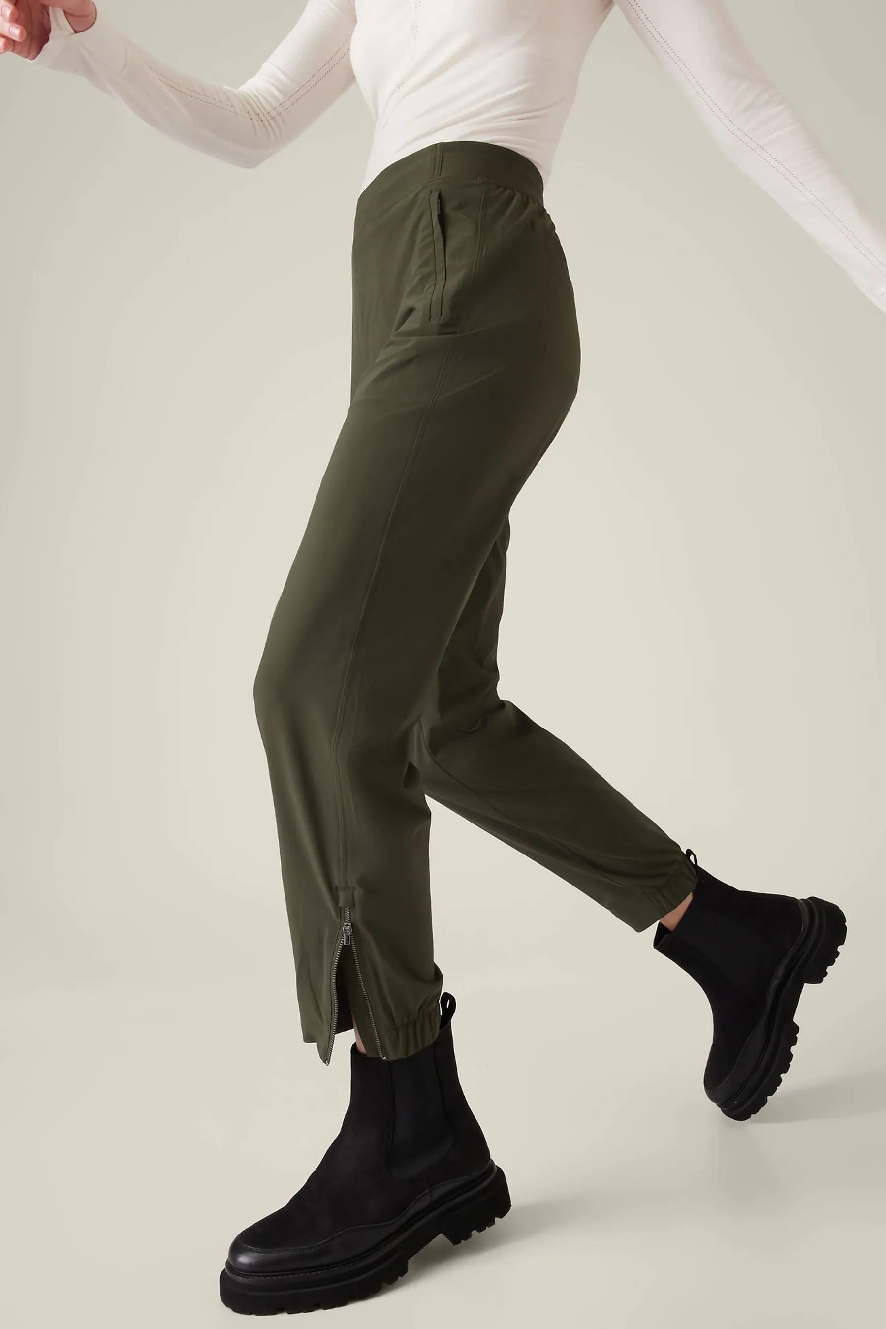 Athleta Green Brooklyn Mid Rise Featherweight Joggers