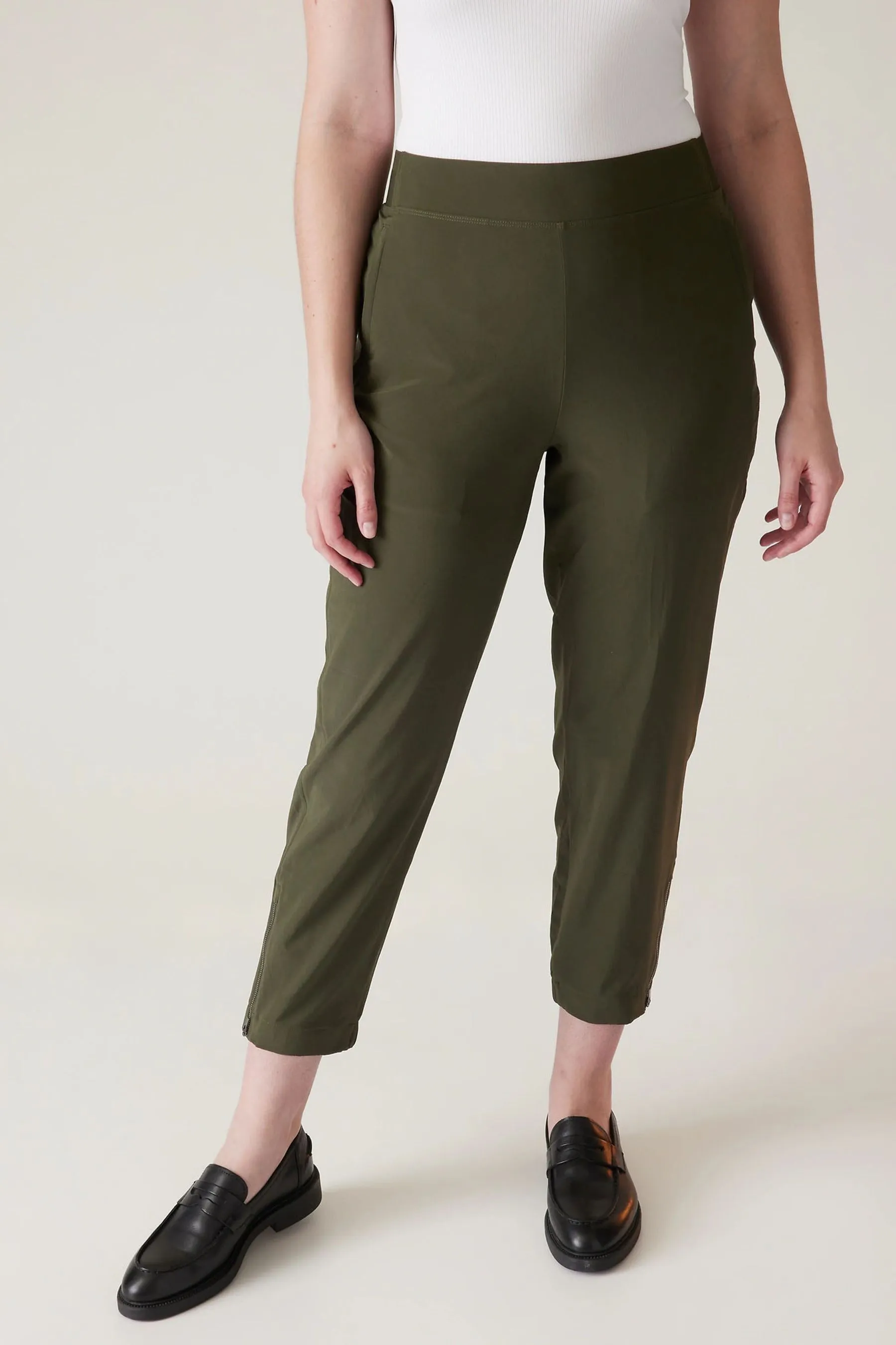 Athleta Green Brooklyn Mid Rise Featherweight Joggers