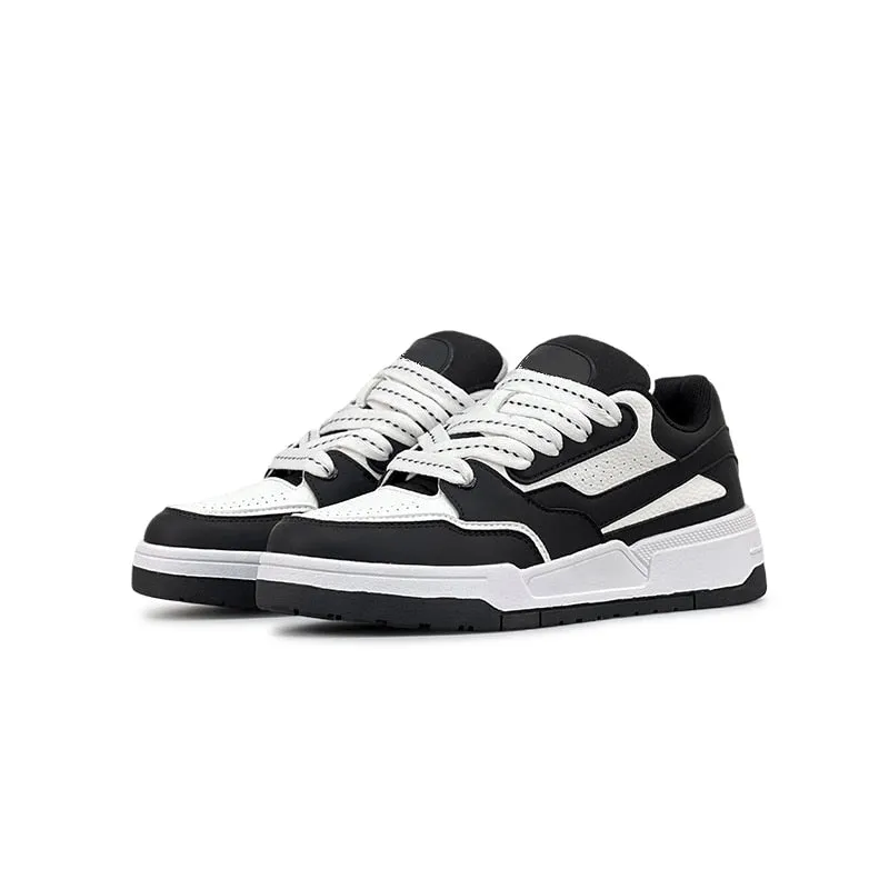 Base | Classic Sneaker