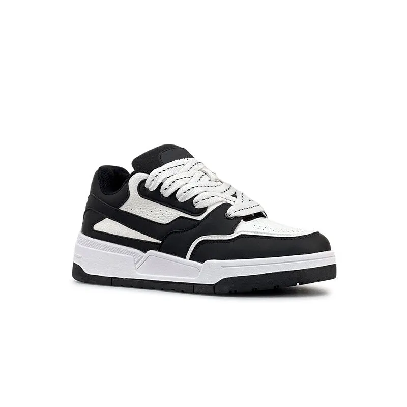 Base | Classic Sneaker