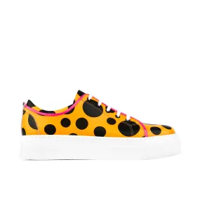 CAMILA ORANGE POLKA - Women's white platform sole leather trainer in polka dots