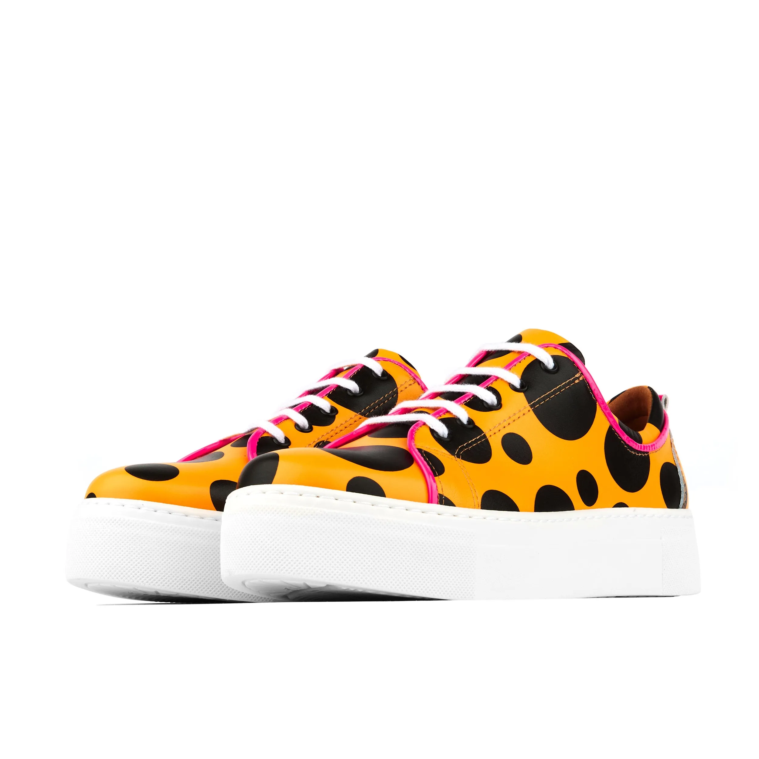 CAMILA ORANGE POLKA - Women's white platform sole leather trainer in polka dots