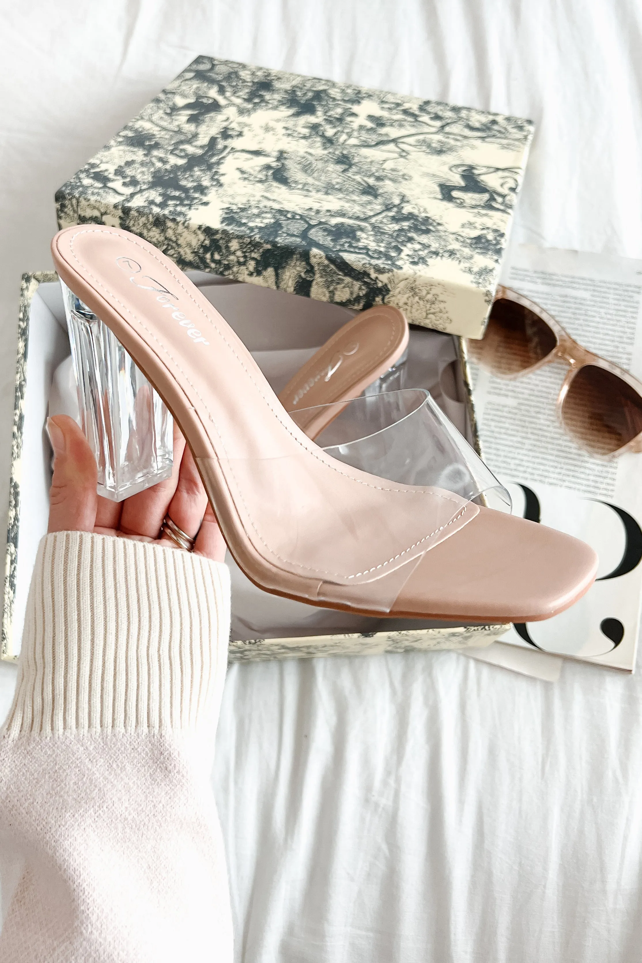 Chic Simplicity Clear Strap Lucite Heel (Nude)