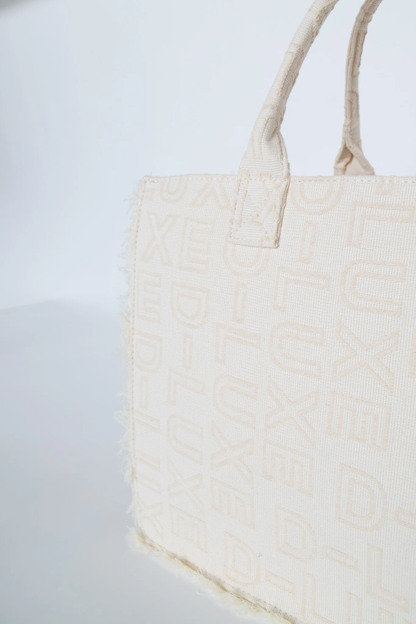 D-Luxe Scattered Logo Tote Bag