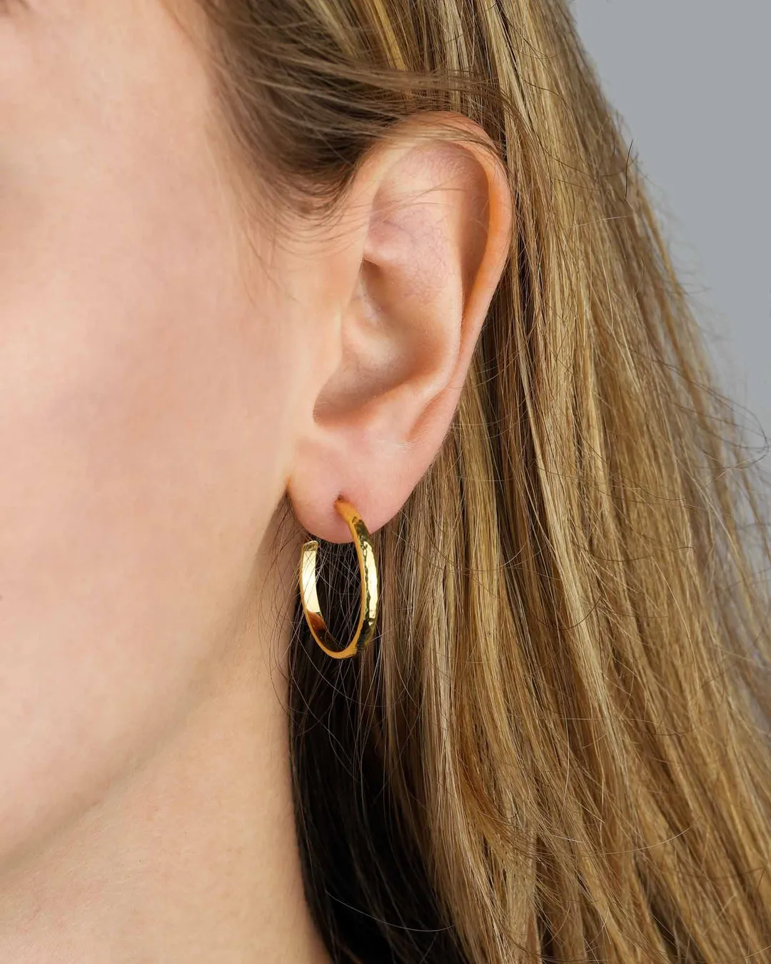     Flat Hammered Hoops | 22mm    --    