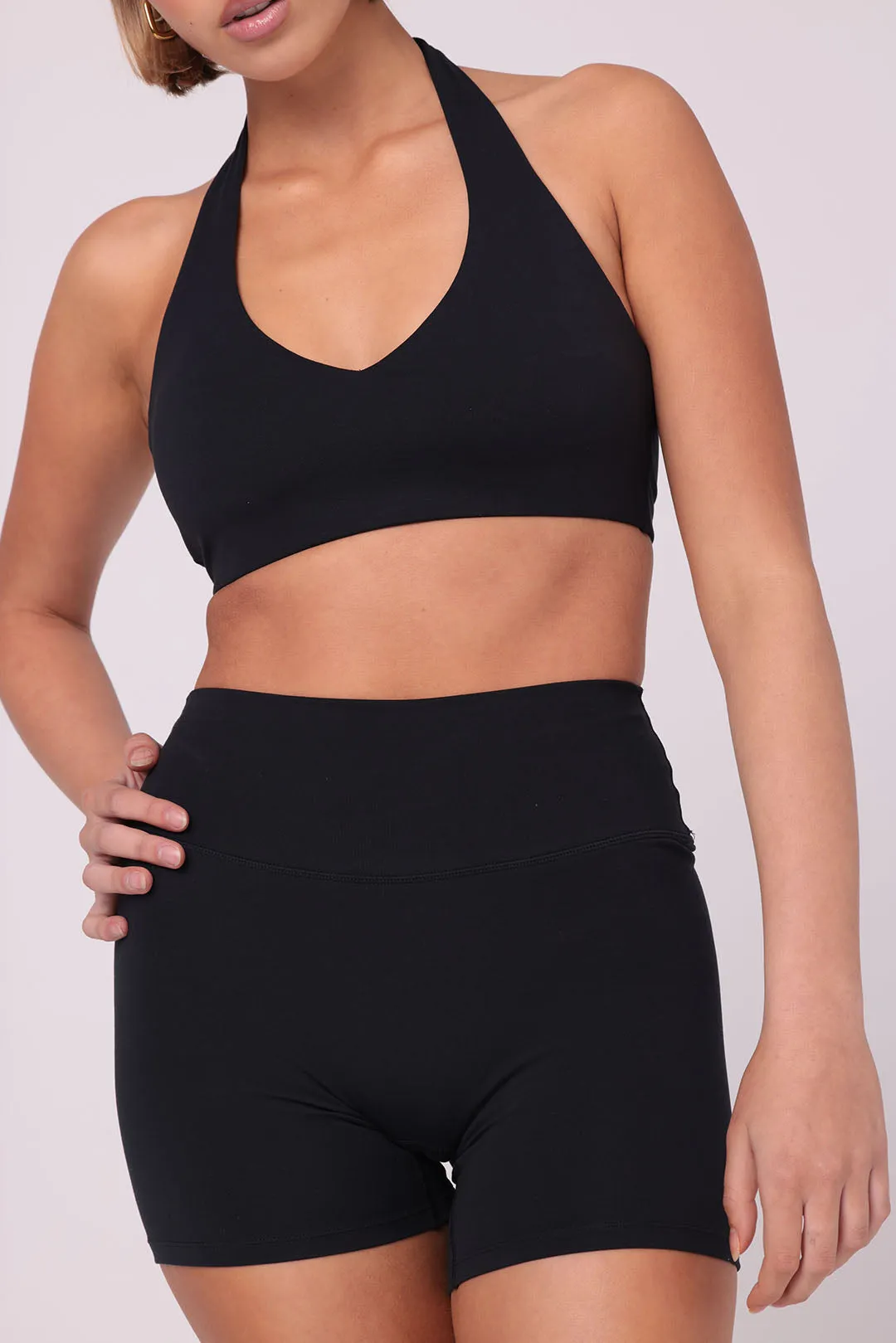 Form Halter Bra | Black