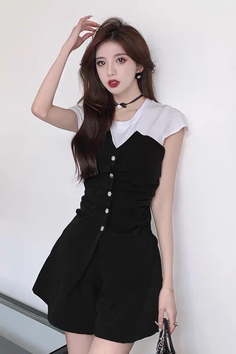 High-end suit skirt trousers female Xia Chunyu hot girl niche design slim T-shirt top shorts two-piece set