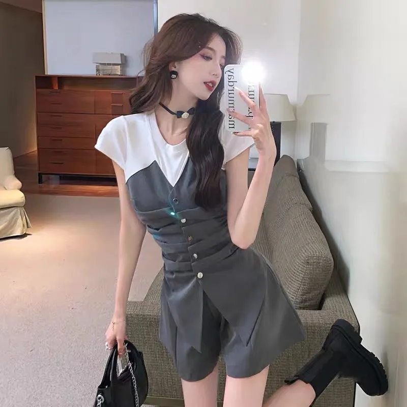 High-end suit skirt trousers female Xia Chunyu hot girl niche design slim T-shirt top shorts two-piece set