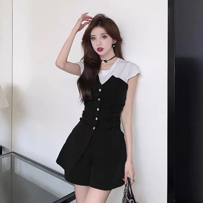 High-end suit skirt trousers female Xia Chunyu hot girl niche design slim T-shirt top shorts two-piece set