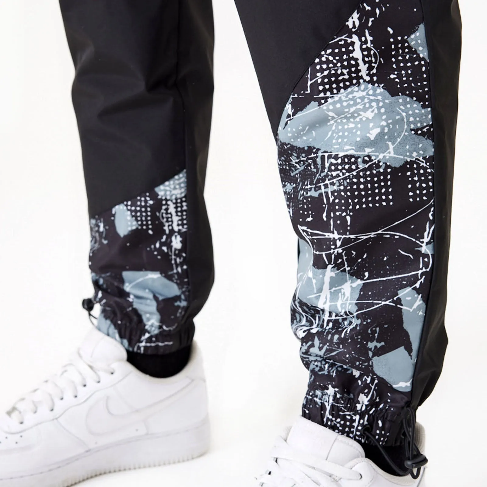 New Era Mens Brooklyn Nets All Over Pattern Panel Joggers - Black