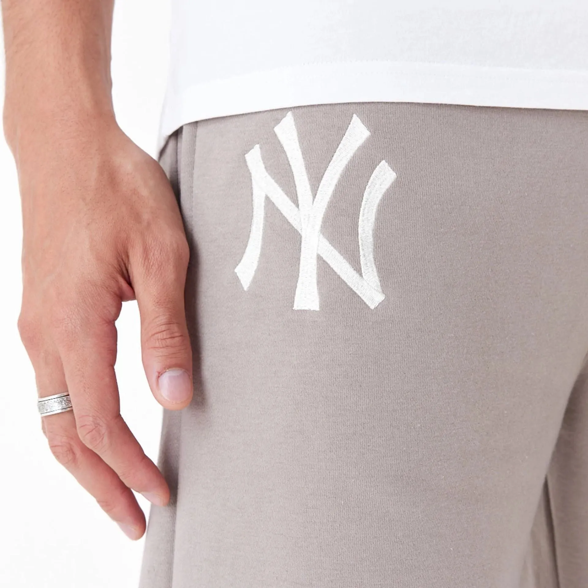 New York Yankees League Essential Beige Joggers