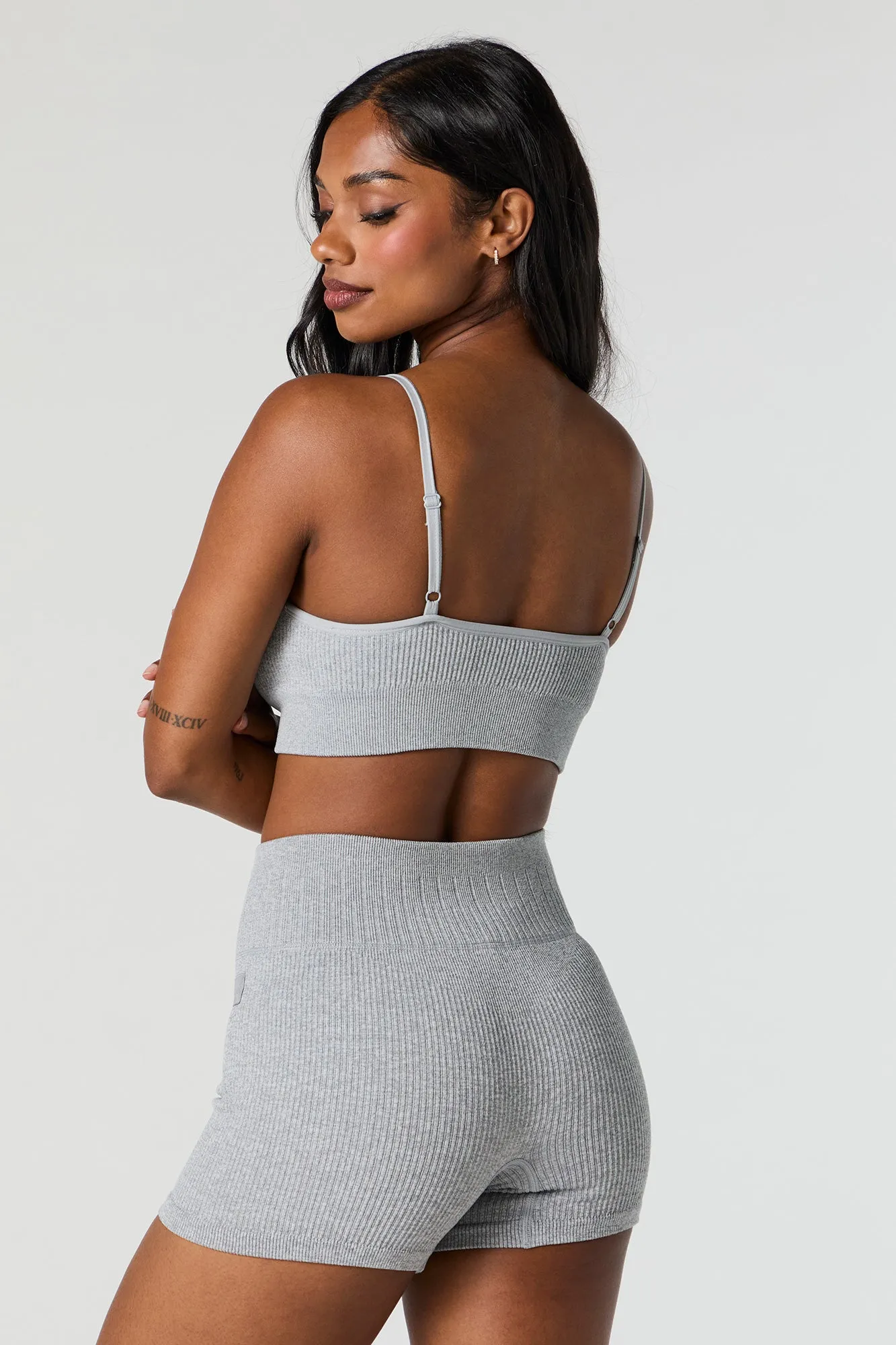 Seamless Ribbed Scoop Neck Sports Bra