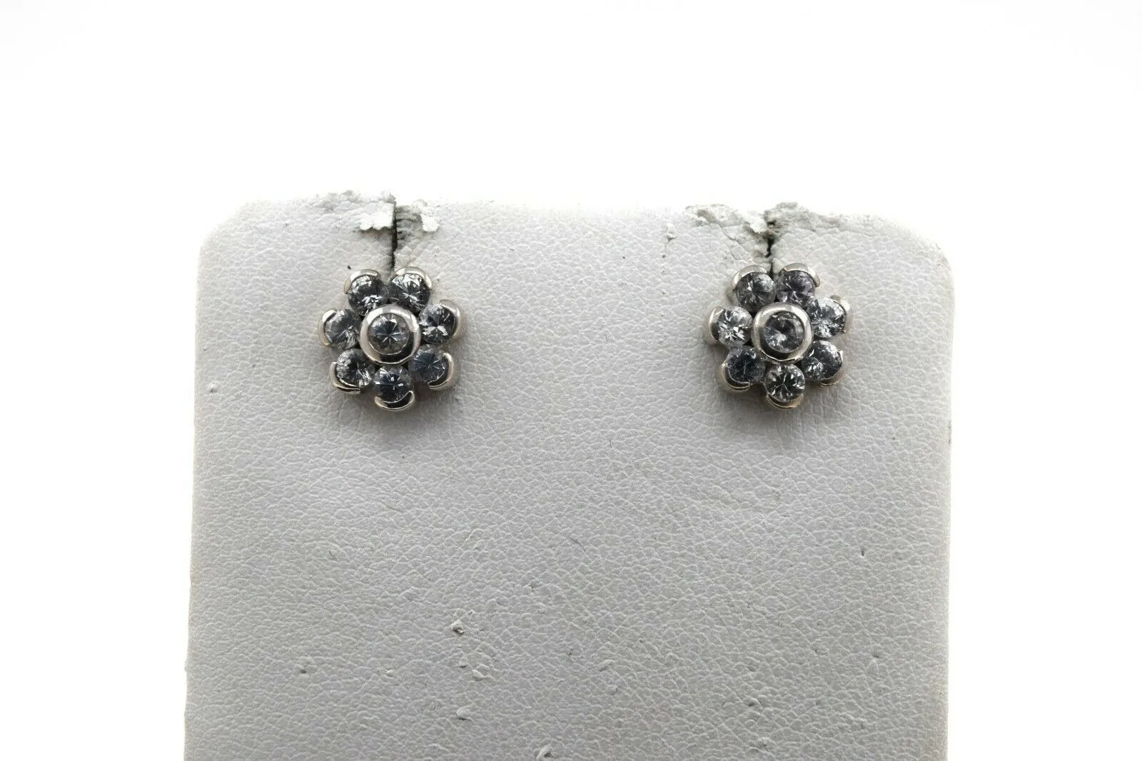 Solid 18k Gold Earrings for Women with Simple Floral Design and Stone Encrusting - E5996