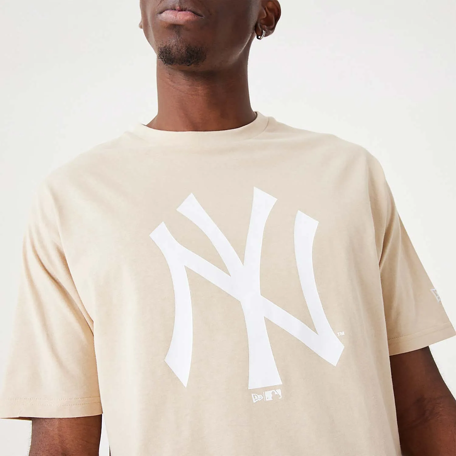 T-Shirt New Era League Essential CF Oversized MLB New York Yankees - Oatmeal/White